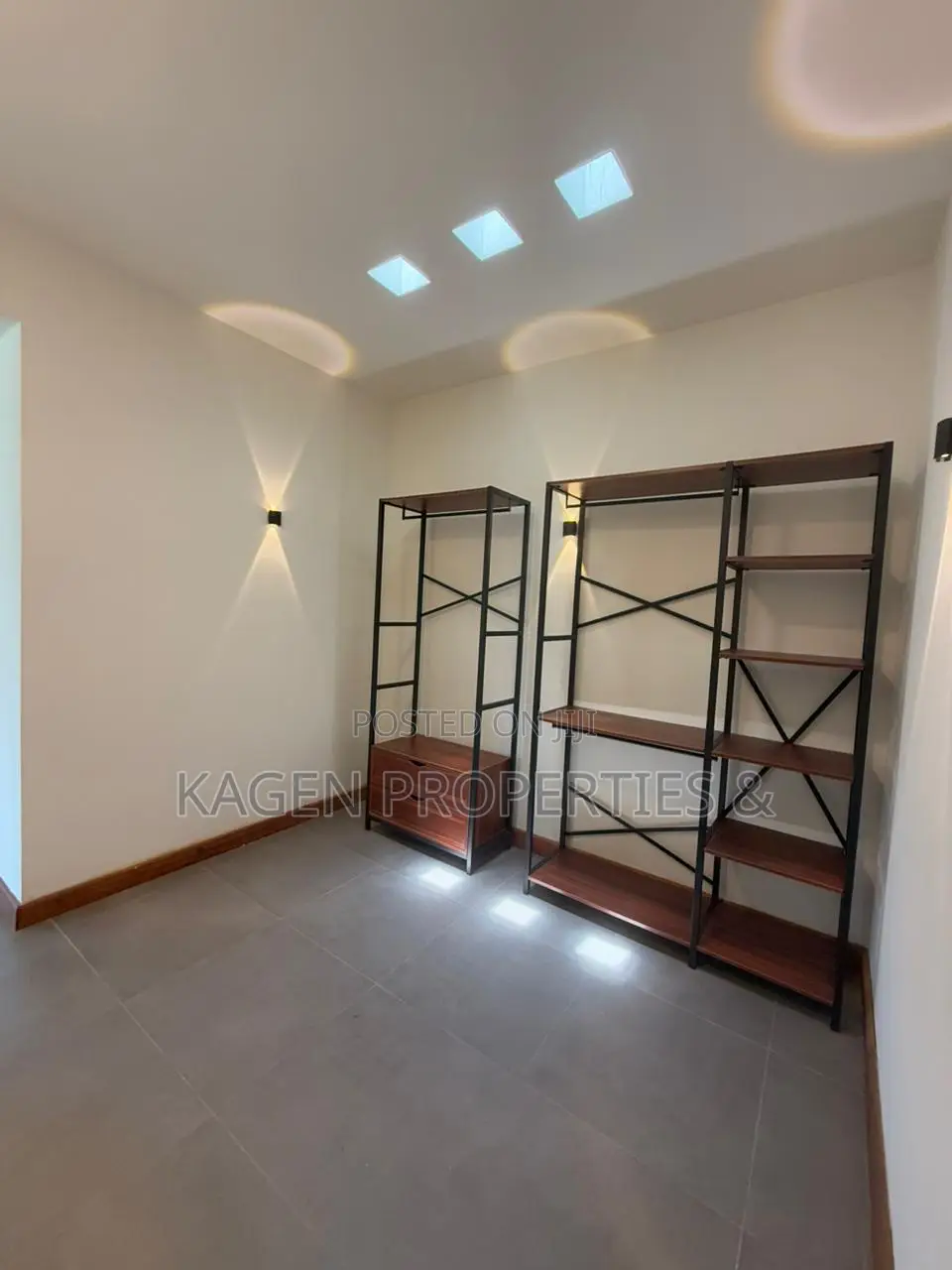 5bdrm Maisonette in Hardy for sale
