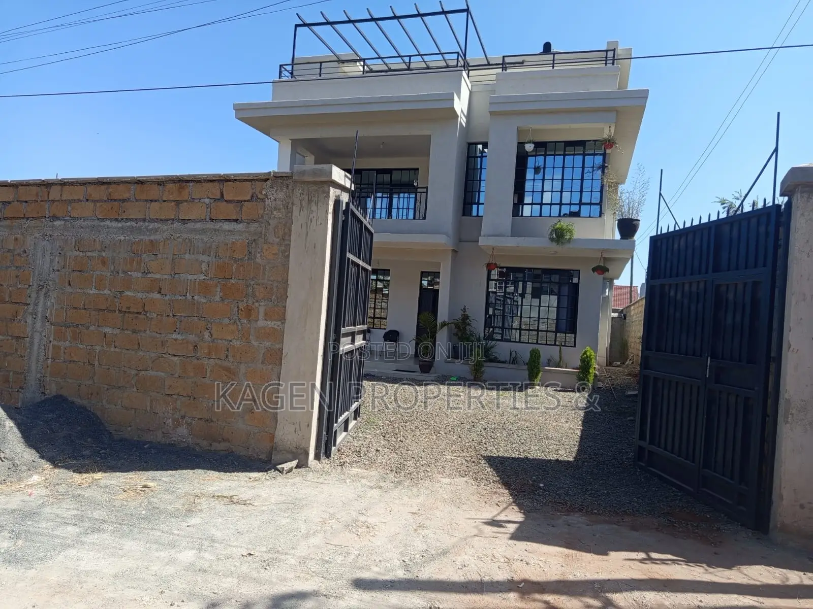 5bdrm Maisonette in Kibiku for sale