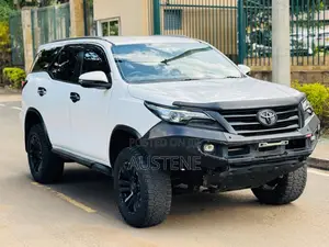 Toyota Fortuner 2.8 D AWD 2019 White