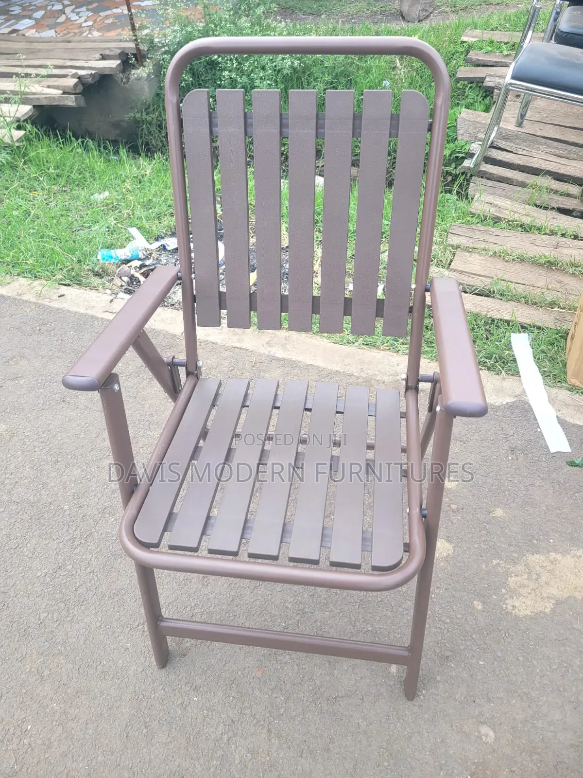 “Strong Construction Chair for Drainage Work”