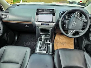 Toyota Land Cruiser Prado 2019 White