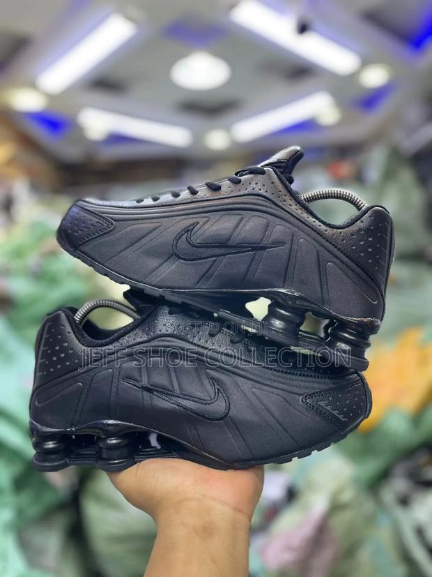 Nike Shox R4 Tripple Black - thumbnail 3