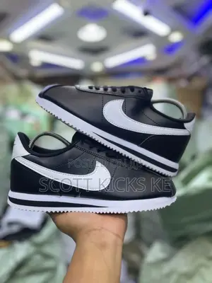 Nike Cortez Black White 