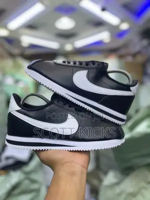Nike Cortez Black White 