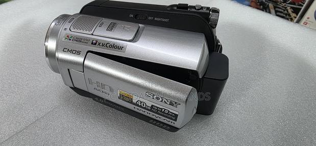 Sony 'Pal' HDR-Sr5 Avc Hd 40gb Hard-Disc Handycam Camcorder 65mins Bat - thumbnail 4