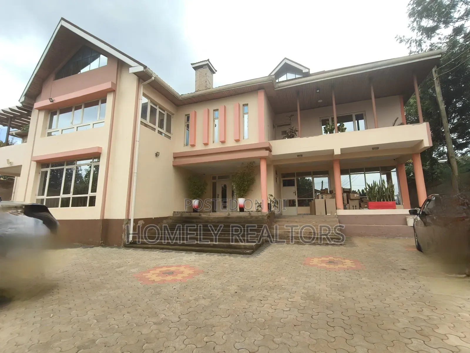 8bdrm Mansion in Kerarapon Drive for rent