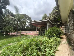 8bdrm Mansion in Kerarapon Drive for rent