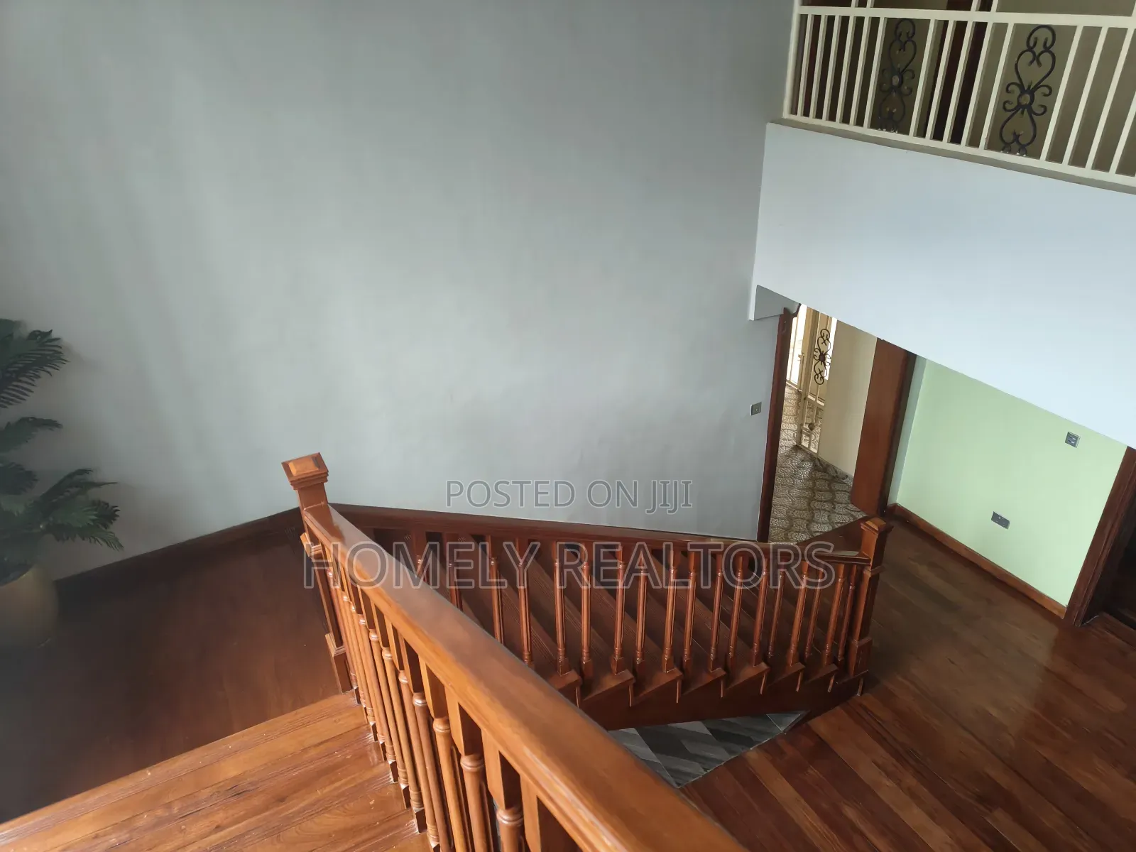 8bdrm Mansion in Kerarapon Drive for rent