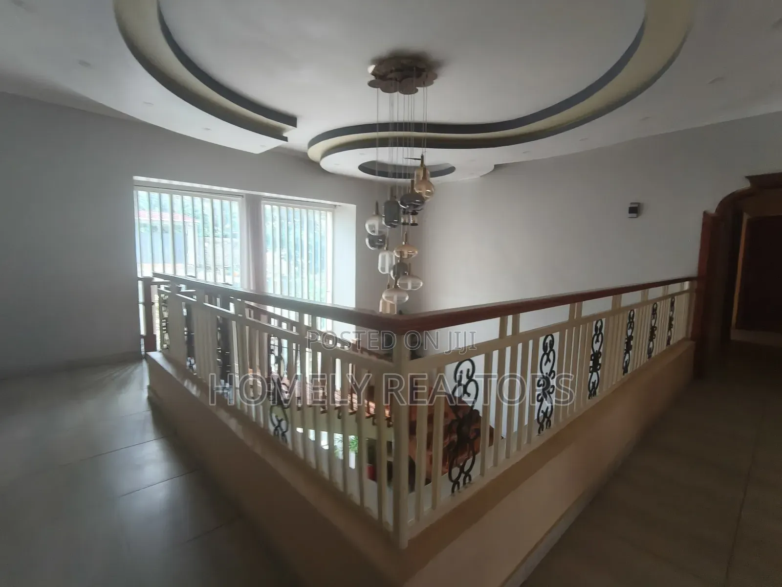 8bdrm Mansion in Kerarapon Drive for rent