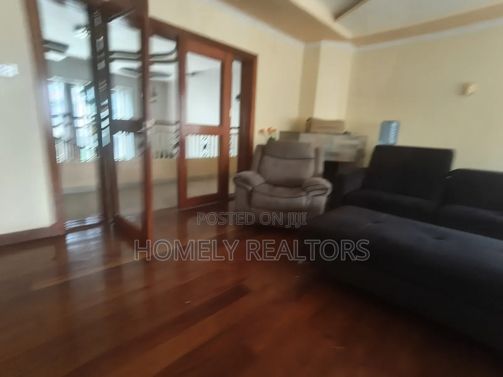 8bdrm Mansion in Kerarapon Drive for rent