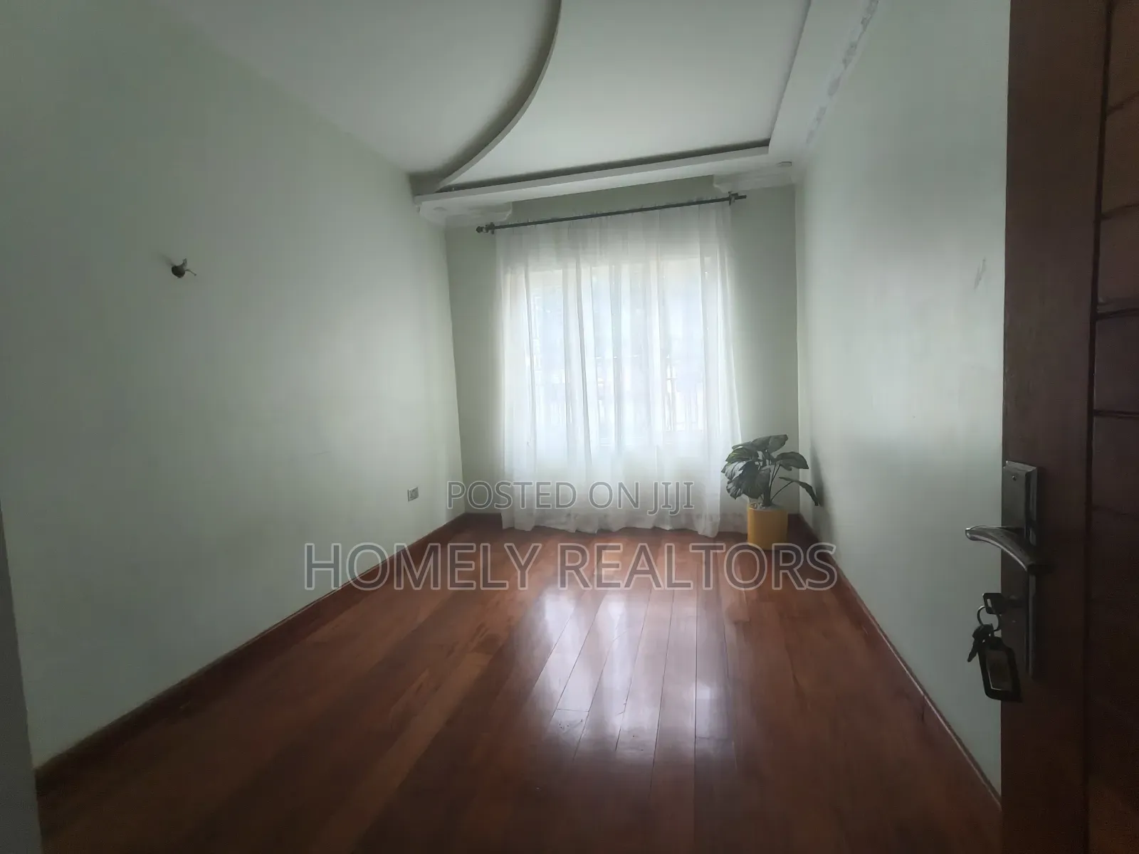 8bdrm Mansion in Kerarapon Drive for rent