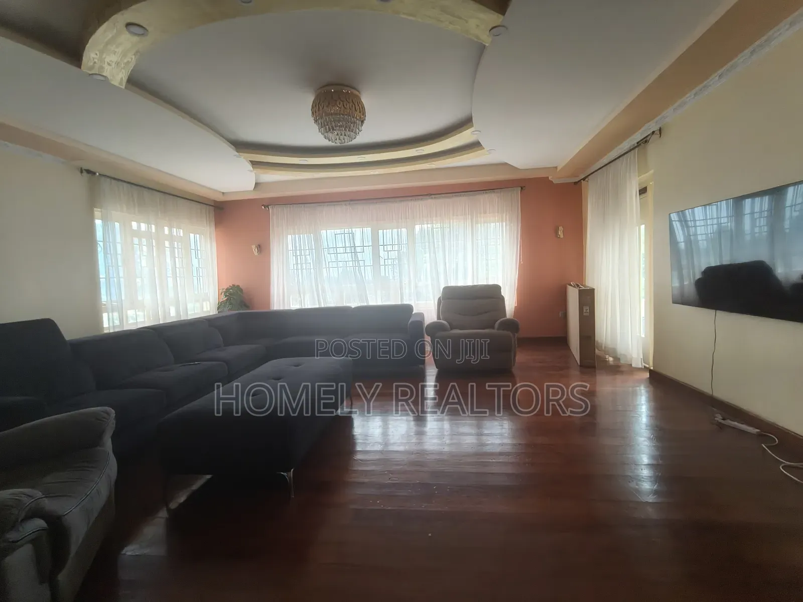8bdrm Mansion in Kerarapon Drive for rent