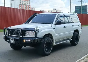 Toyota Land Cruiser 2002 White