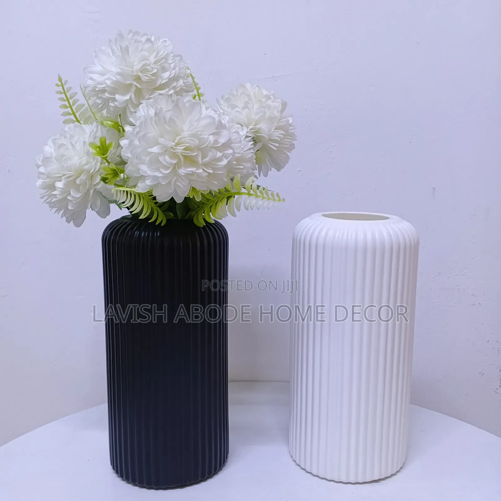 Ribbed Plastic Flower Vase Black White