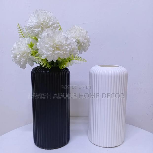 Ribbed Plastic Flower Vase Black White - main view