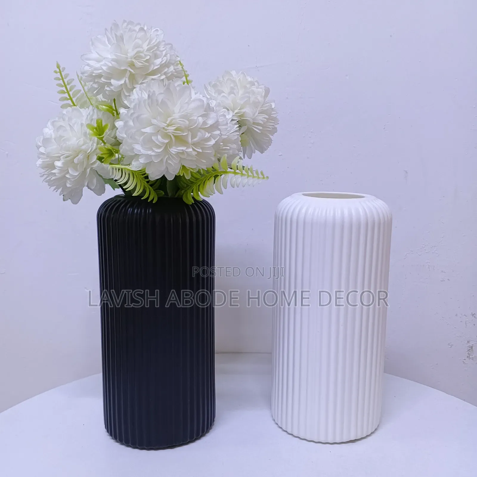 Ribbed Plastic Flower Vase Black White