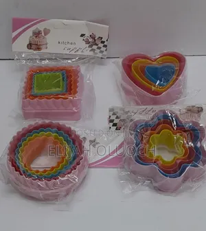 Cookie Cutter/Shaper

✅Material: Plastic