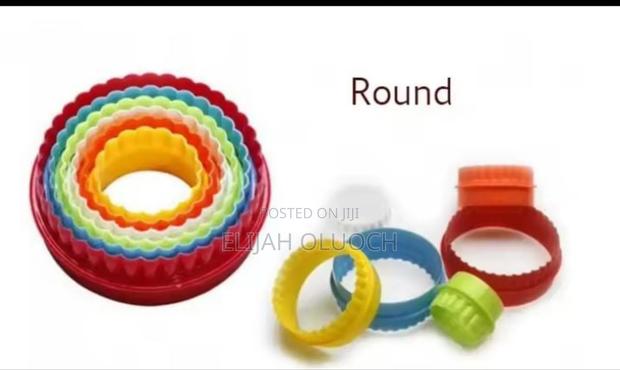 Cookie Cutter/Shaper

✅Material: Plastic - thumbnail 3