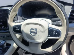 Volvo XC90 T5 Momentum AWD 2019 Blue