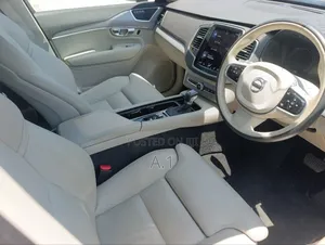 Volvo XC90 T5 Momentum AWD 2019 Blue
