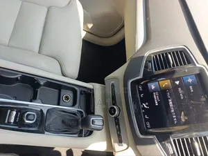 Volvo XC90 T5 Momentum AWD 2019 Blue