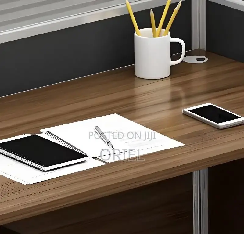 Office Workstation : 4-Way Collaborative Office Working Desk