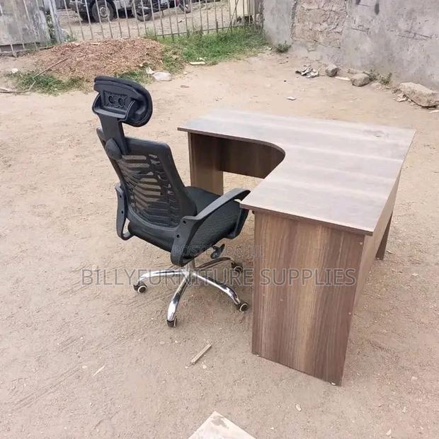 L Shaped and Office Mesh Chair With Wheels - thumbnail 2