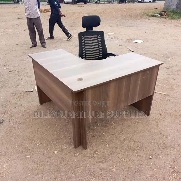 L Shaped and Office Mesh Chair With Wheels - thumbnail 3