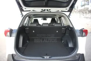Toyota RAV4 XLE Premium AWD 2019 White