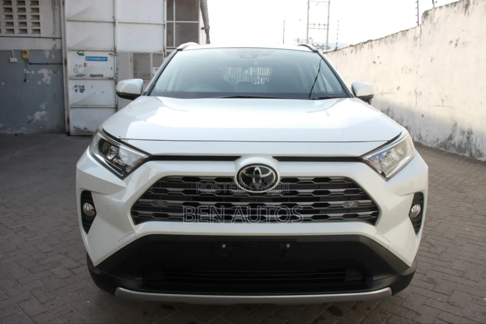 Toyota RAV4 XLE Premium AWD 2019 White