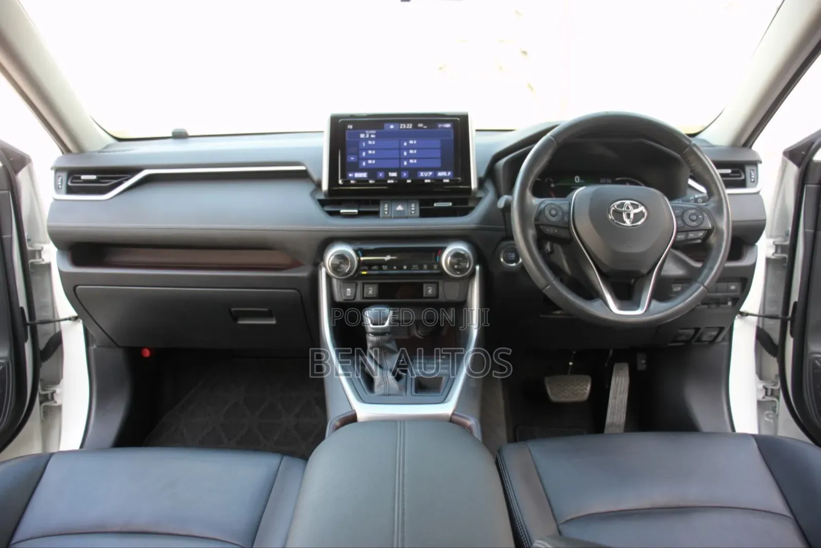 Toyota RAV4 XLE Premium AWD 2019 White