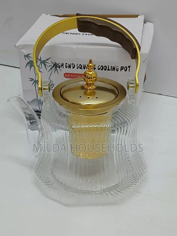 *Heat Resistant Glass Teapot With Strainer Infuser