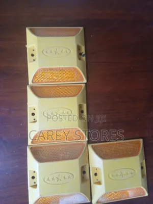 Reflective Cat Eyes