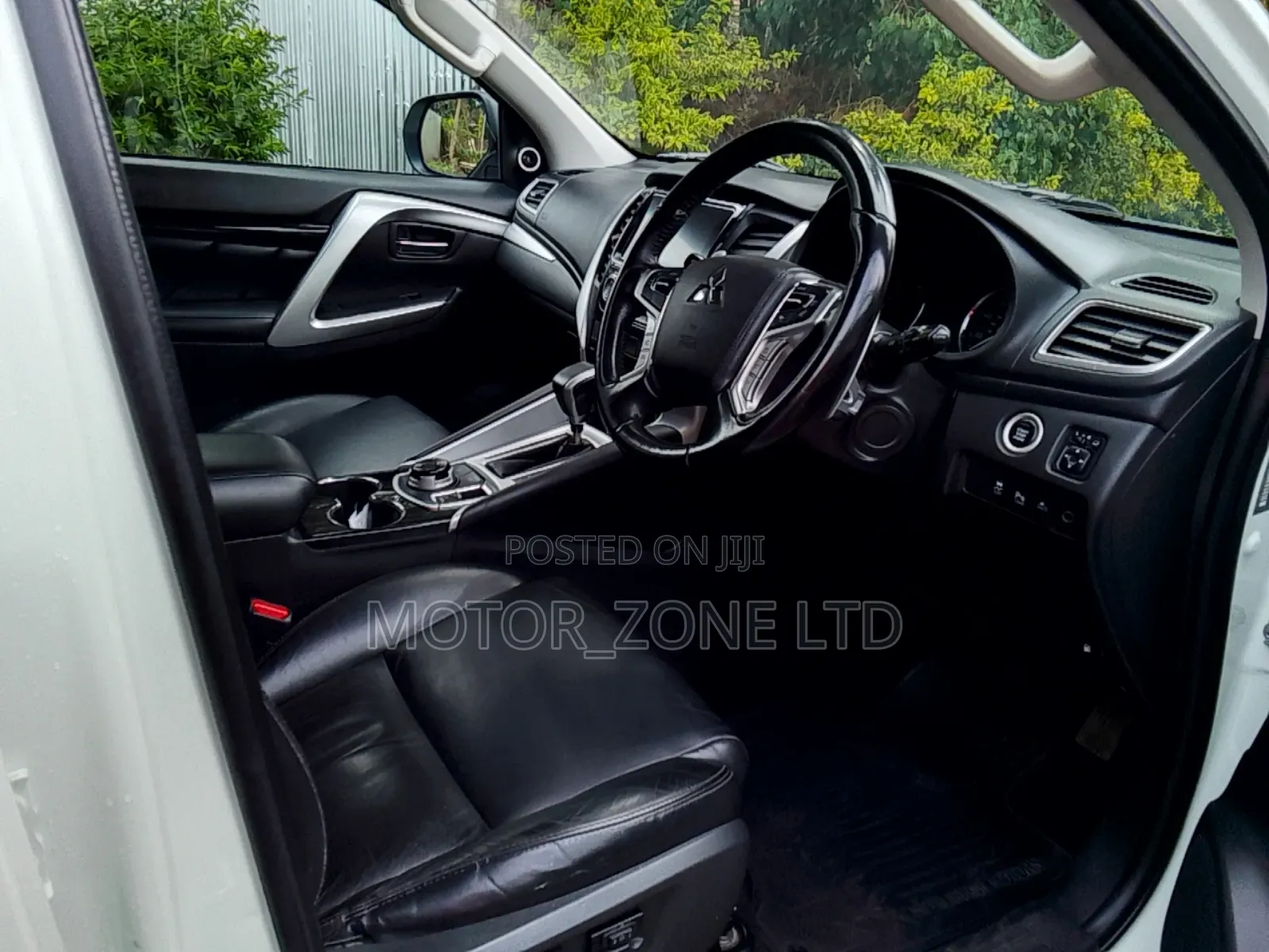 Mitsubishi Pajero Sport 2019 White