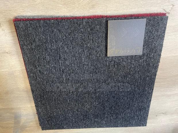 Plain Commercial Carpet Tiles Simple and Elegant Look