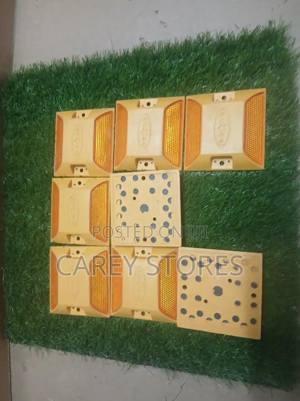 Plastic Road Studs / Cat Eyes - main view