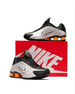 Nike Shox R4 Black Tint Mettalic Silver 🔥

Quality 👌🏽

Size 39-45