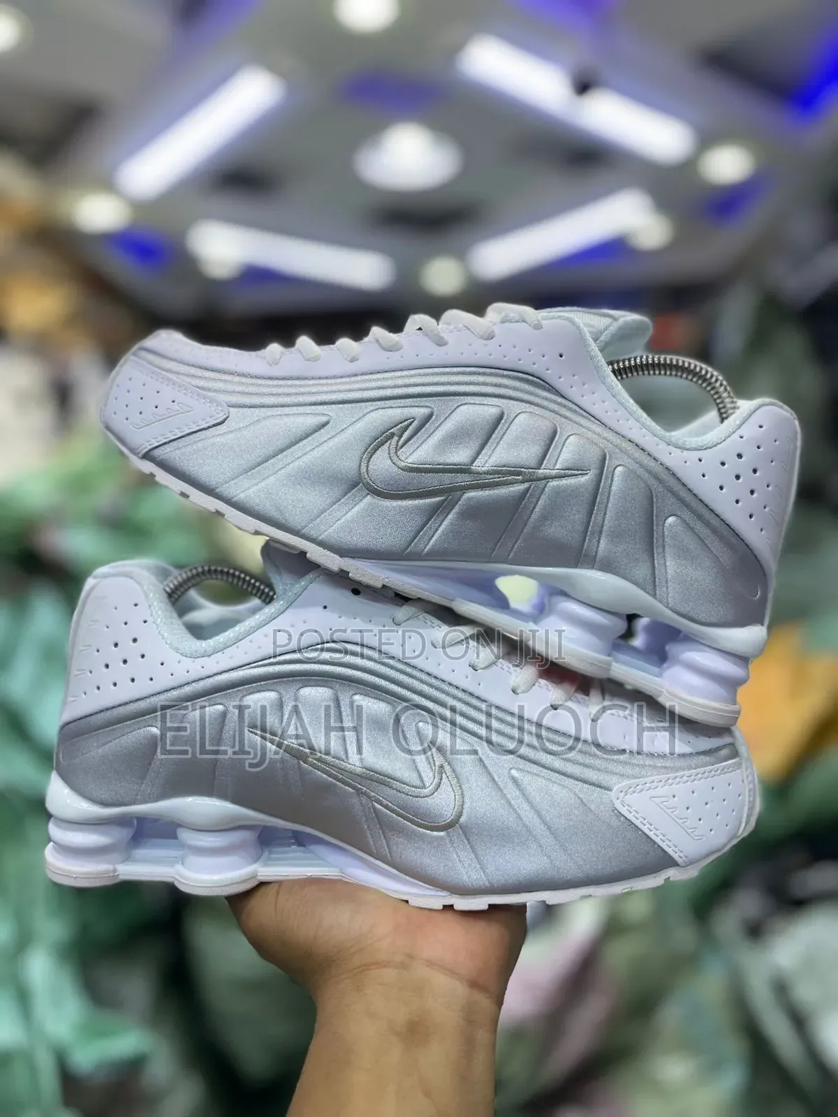Nike Shox R4 White Mettalic Platinum 🔥

Quality 👌🏽

Size 39-45