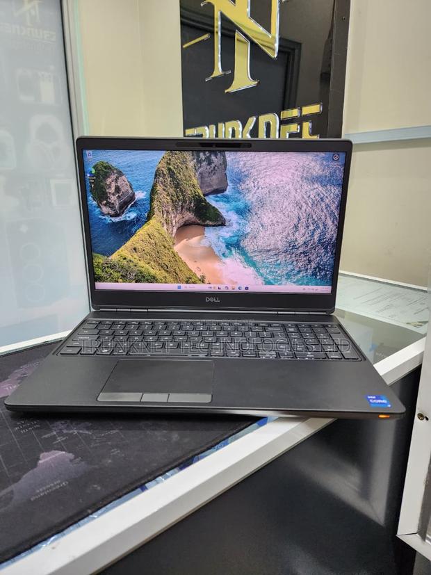 Laptop Dell Precision 7550 16GB Intel Core i7 SSD 512GB - thumbnail 3