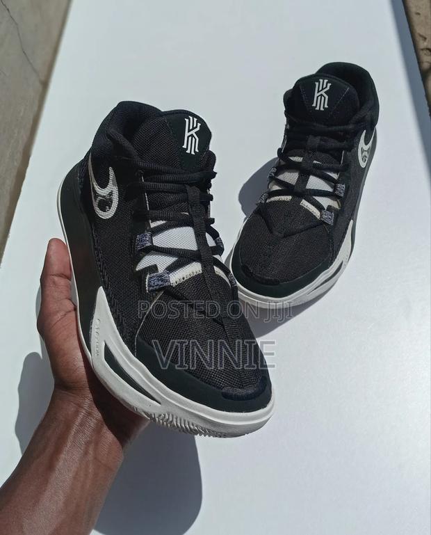 Basketball Shoes - thumbnail 2