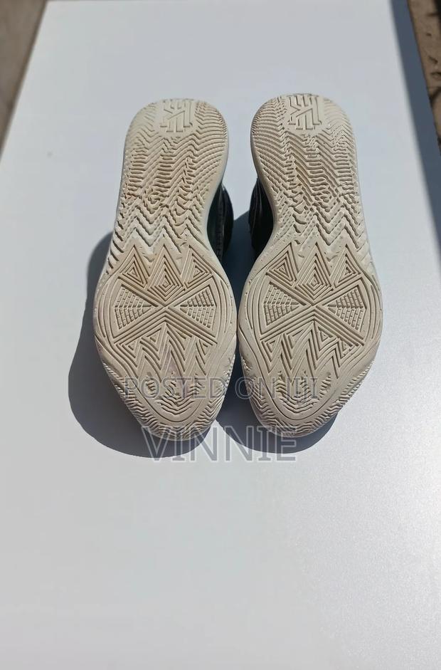 Basketball Shoes - thumbnail 3