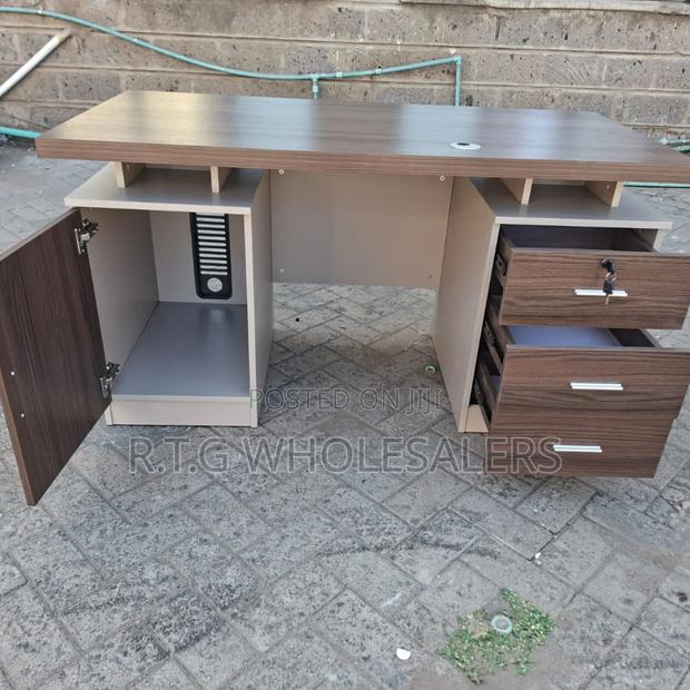 Imported 1.4 Metre Office Desk – Sleek Durable