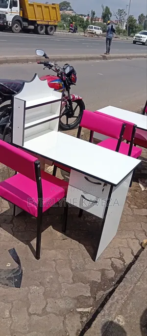 Manicure Table and Chairs
