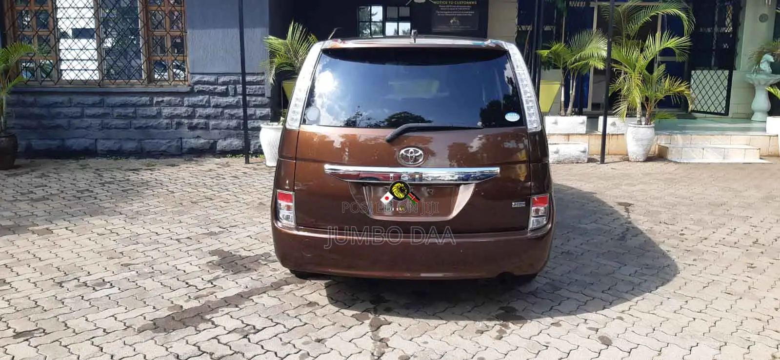 Toyota ISIS 2018 Brown