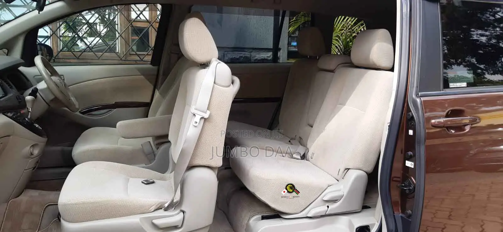 Toyota ISIS 2018 Brown
