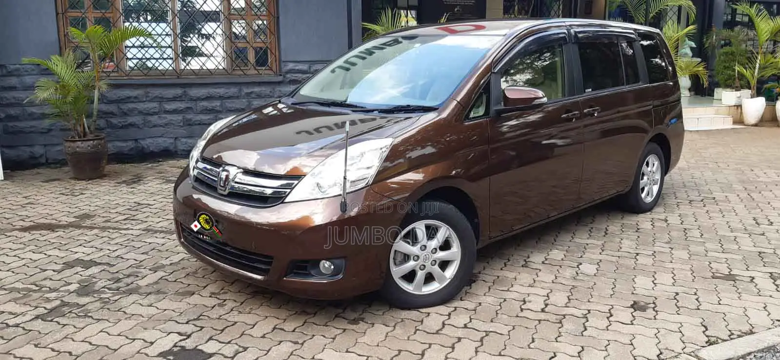 Toyota ISIS 2018 Brown