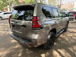 Toyota Land Cruiser Prado 2.8 2022 Gray