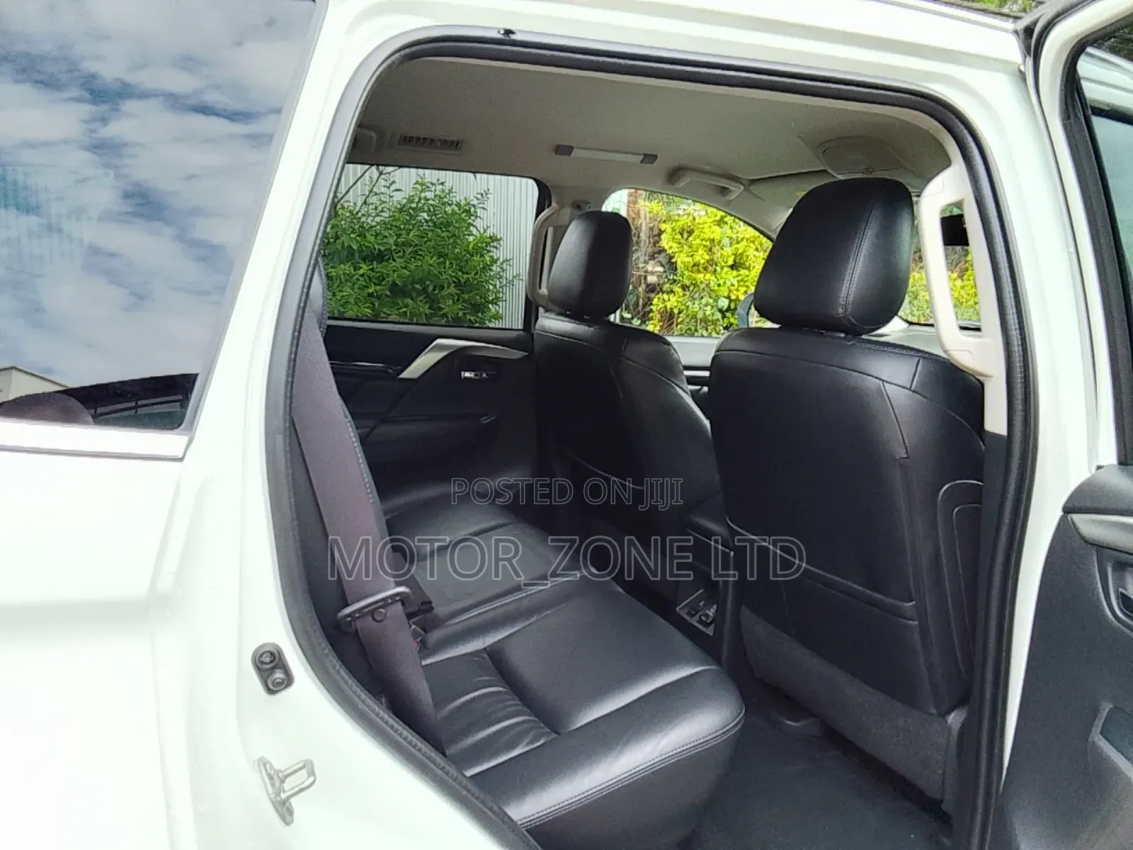 Mitsubishi Pajero Sport 2019 White