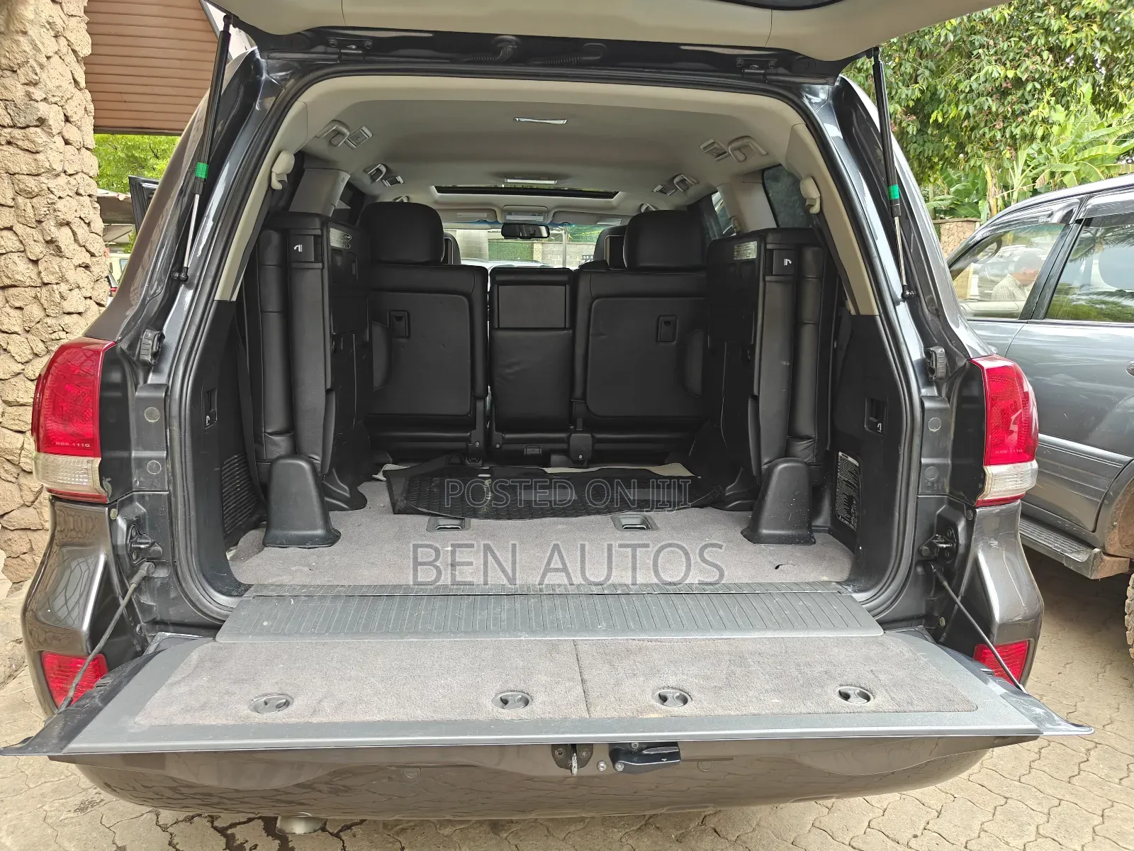 Toyota Land Cruiser 4.5 V8 VXR 2011 Gray