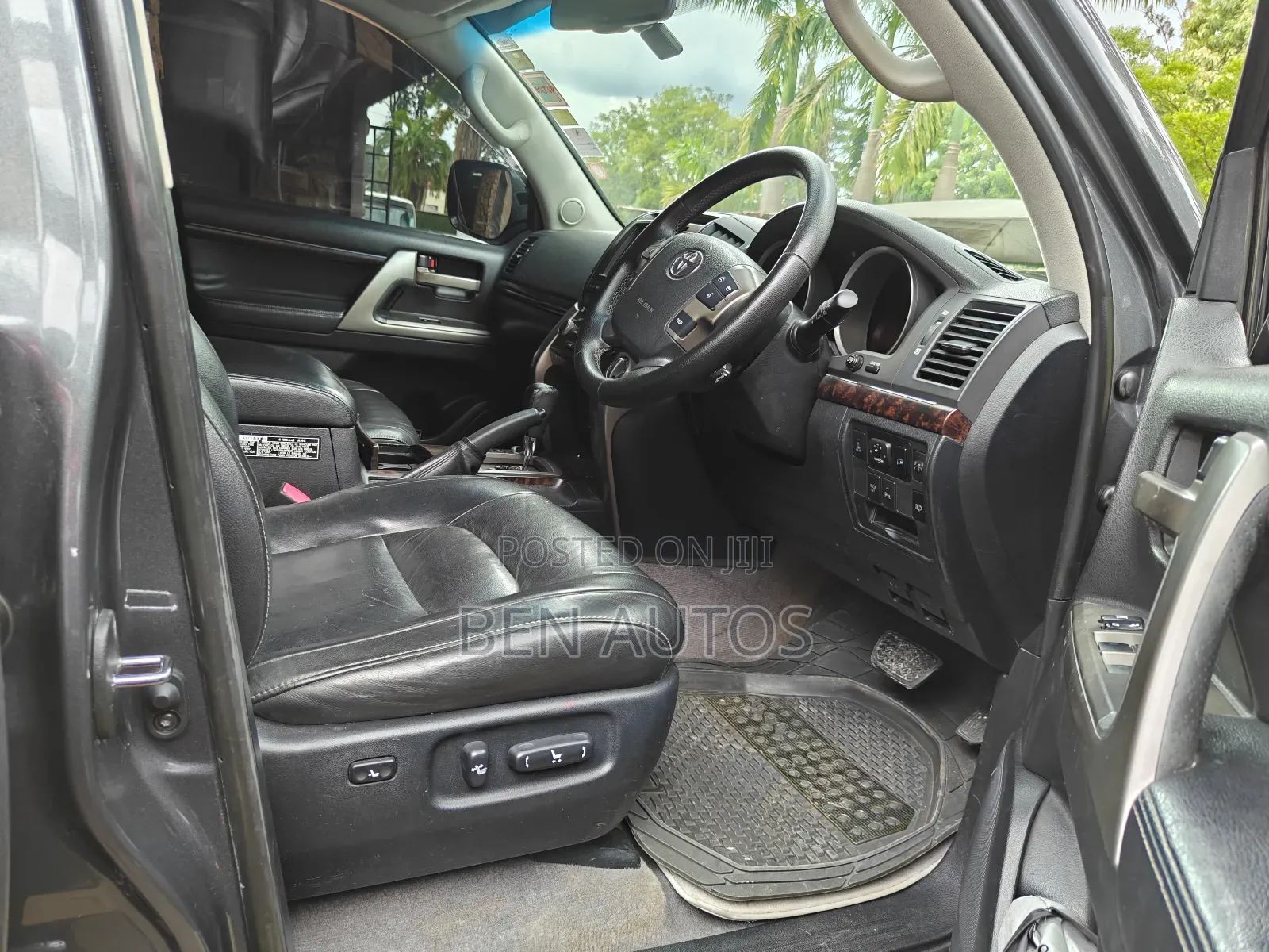 Toyota Land Cruiser 4.5 V8 VXR 2011 Gray